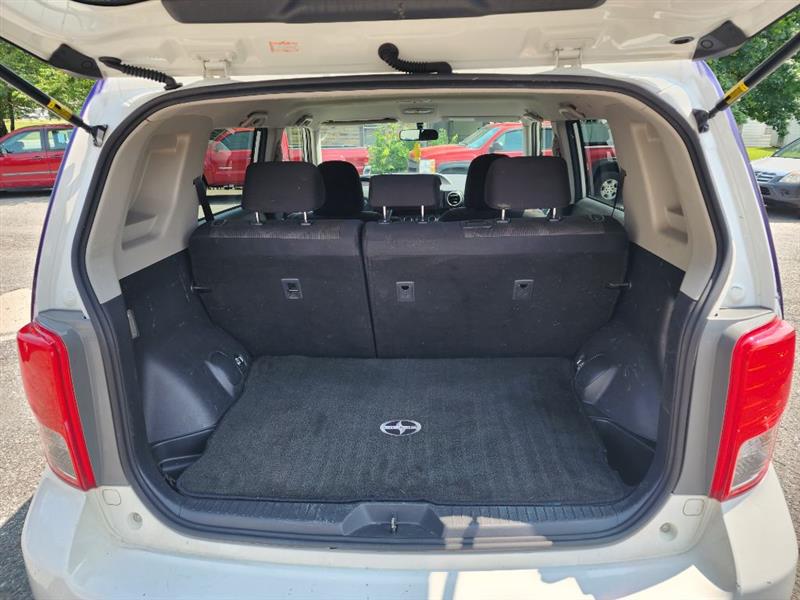 Scion xB 5-Door Wagon 5-Spd MT 2015