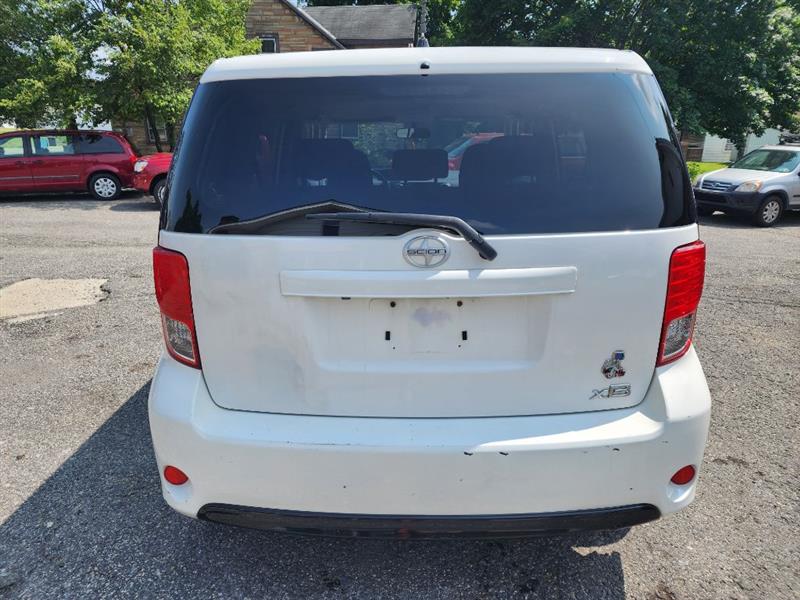 Scion xB 5-Door Wagon 5-Spd MT 2015