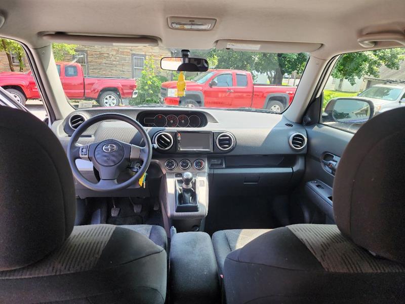 Scion xB 5-Door Wagon 5-Spd MT 2015