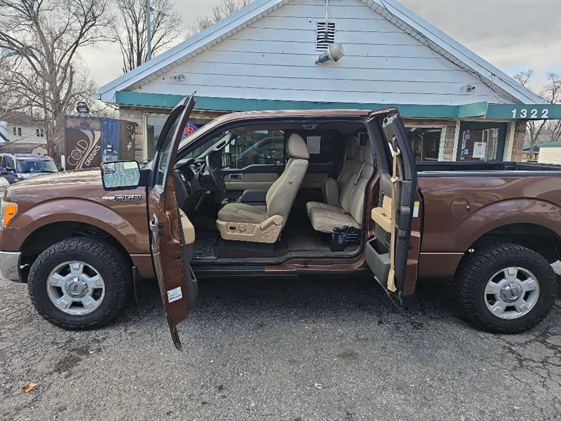 Ford F-150 XL SuperCab 8-ft. Bed 4WD 2011