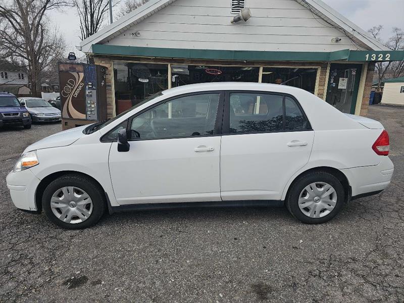 Nissan Versa 1.8 S Sedan 2010