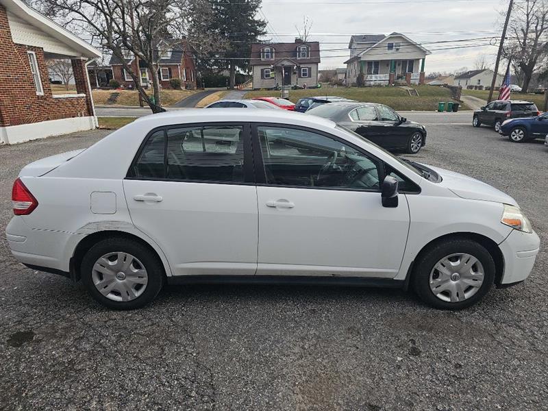 Nissan Versa 1.8 S Sedan 2010