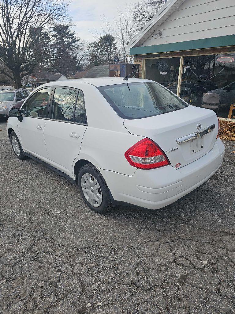 Nissan Versa 1.8 S Sedan 2010