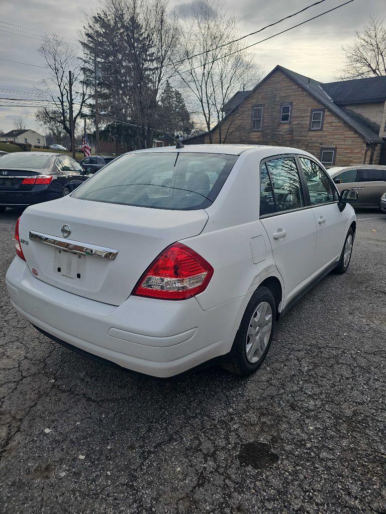 Nissan Versa 1.8 S Sedan 2010