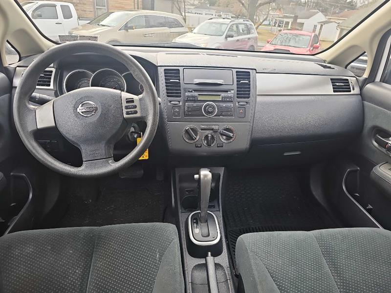 Nissan Versa 1.8 S Sedan 2010