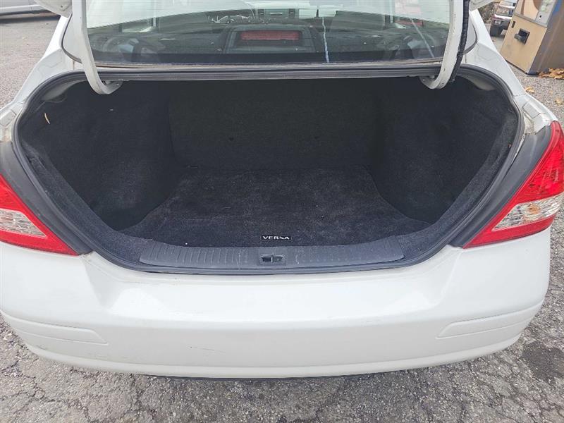 Nissan Versa 1.8 S Sedan 2010