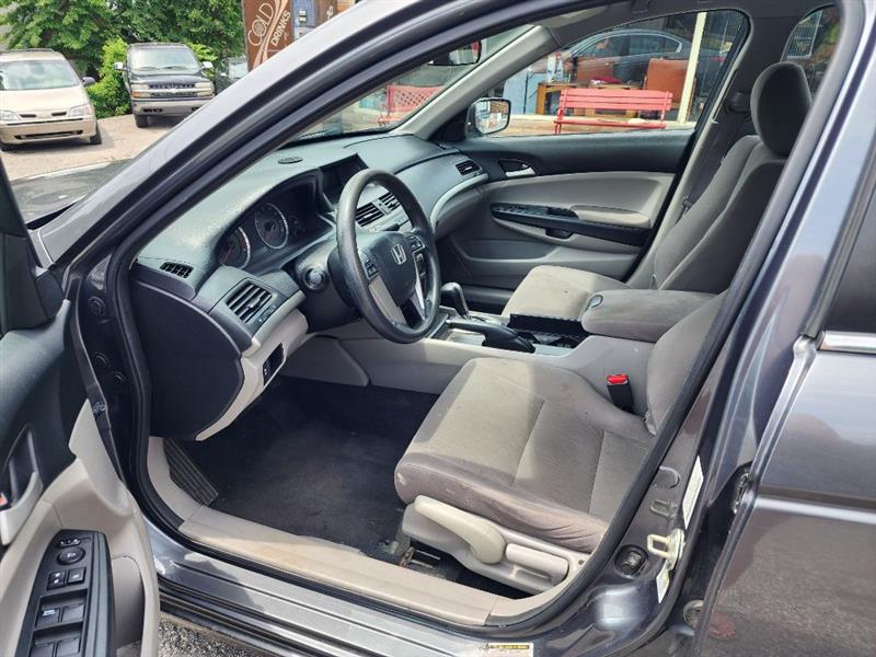 Honda Accord LX sedan AT 2012