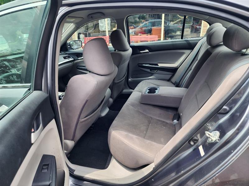 Honda Accord LX sedan AT 2012