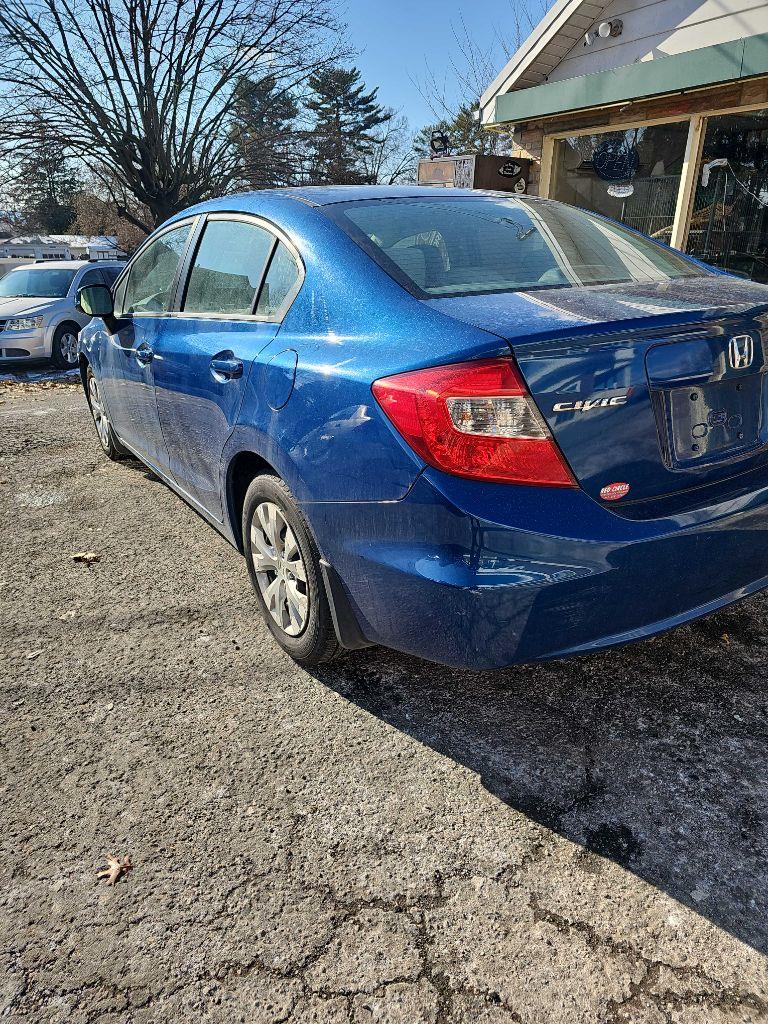 Honda Civic LX Sedan 5-Speed AT 2012