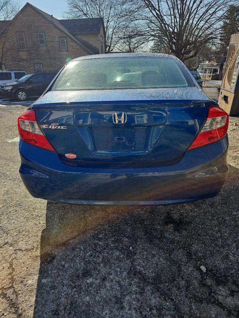 Honda Civic LX Sedan 5-Speed AT 2012