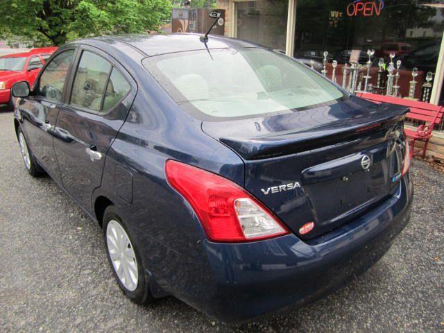 Nissan Versa 1.6 S 4A 2013