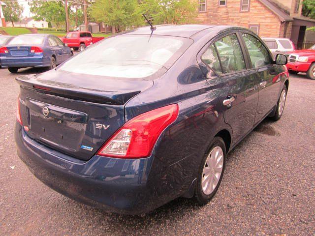 Nissan Versa 1.6 S 4A 2013