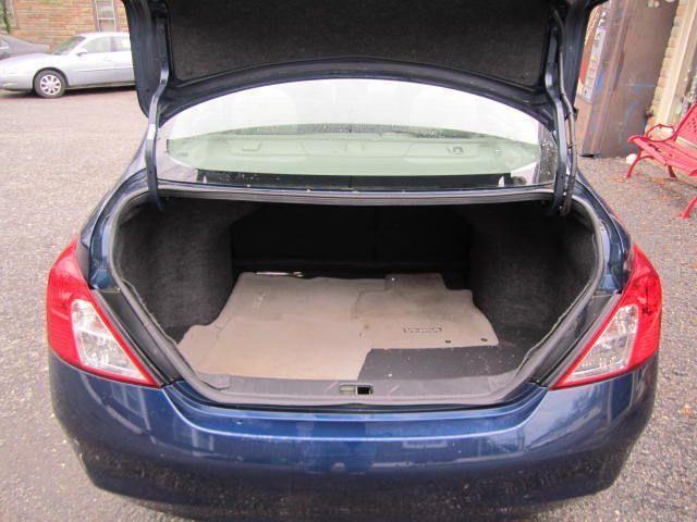 Nissan Versa 1.6 S 4A 2013