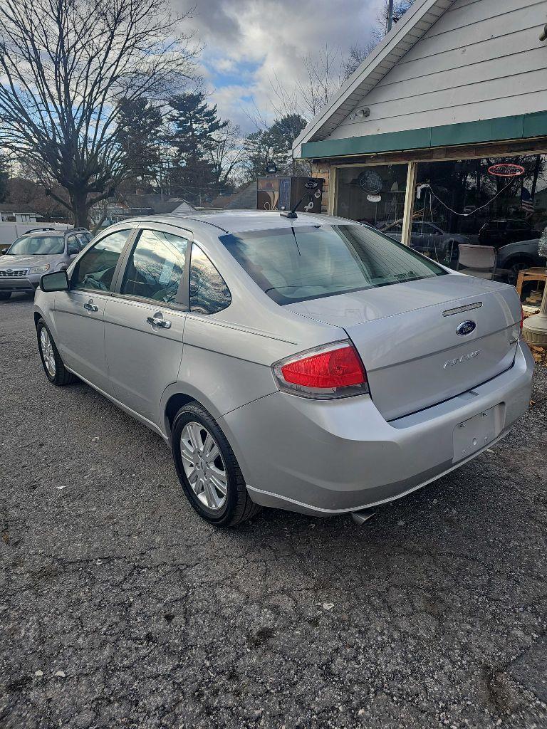 Ford Focus SEL Sedan 2010