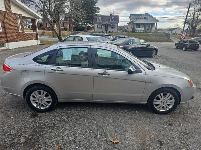 Ford Focus SEL Sedan 2010