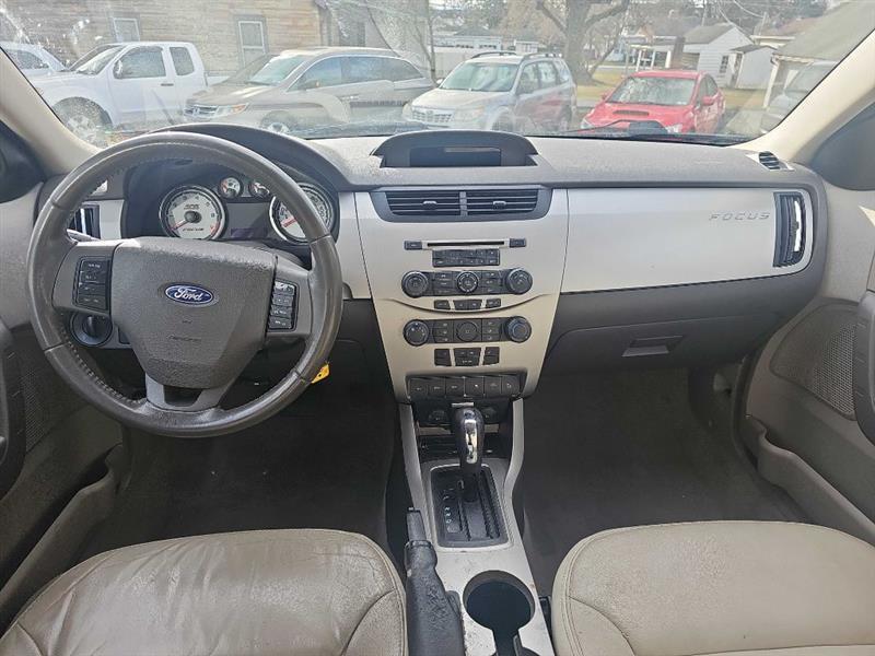 Ford Focus SEL Sedan 2010