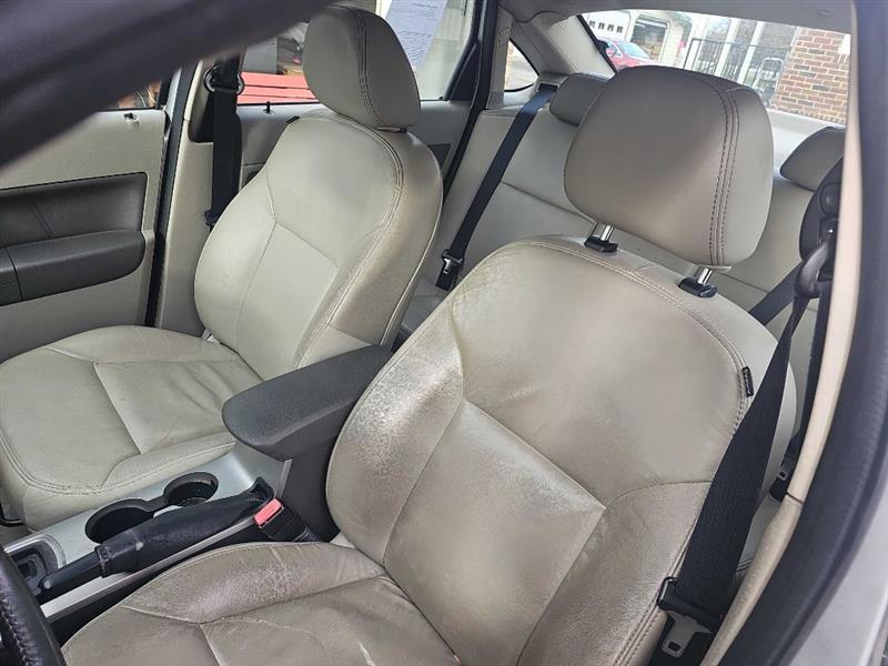Ford Focus SEL Sedan 2010