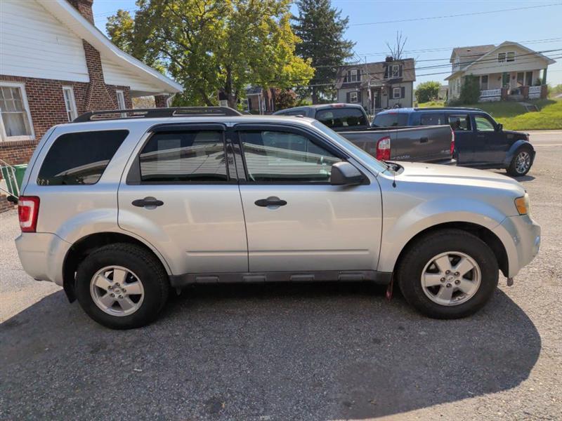 Ford Escape XLT FWD 2011