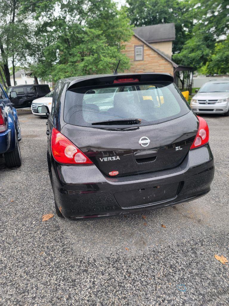Nissan Versa 1.8 S Hatchback 2010