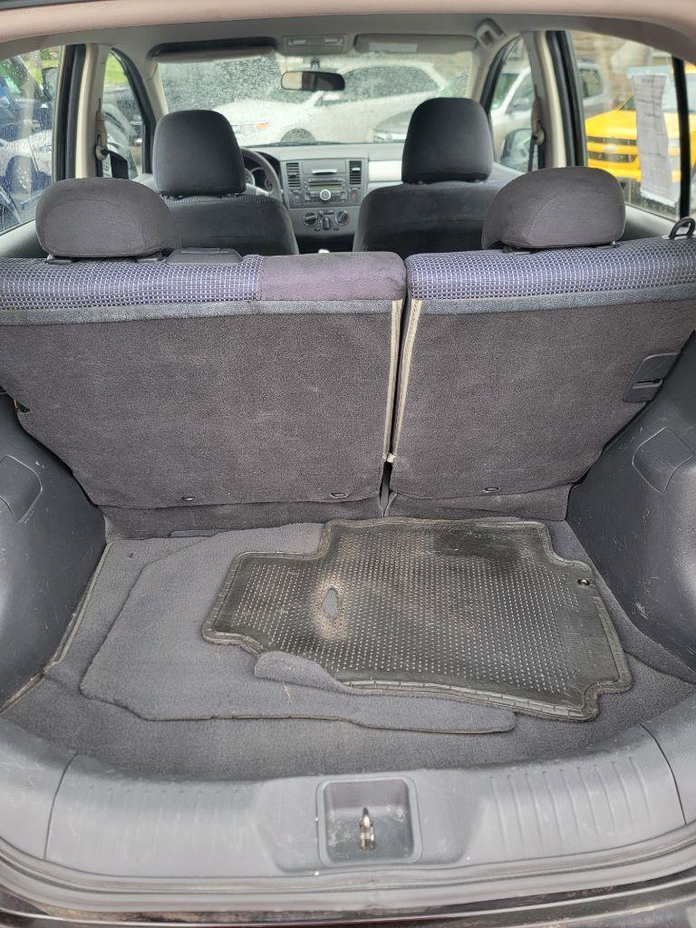 Nissan Versa 1.8 S Hatchback 2010