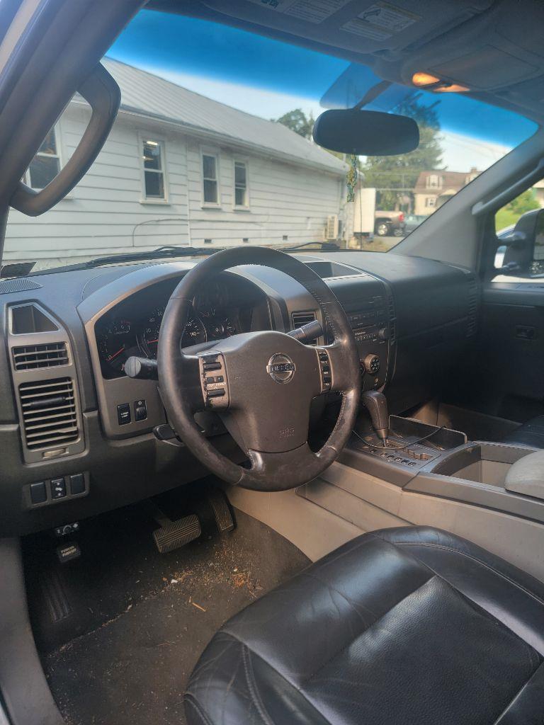 Nissan Titan XE Crew Cab 4WD 2004