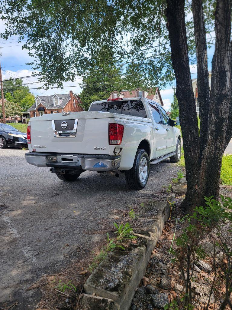 Nissan Titan XE Crew Cab 4WD 2004