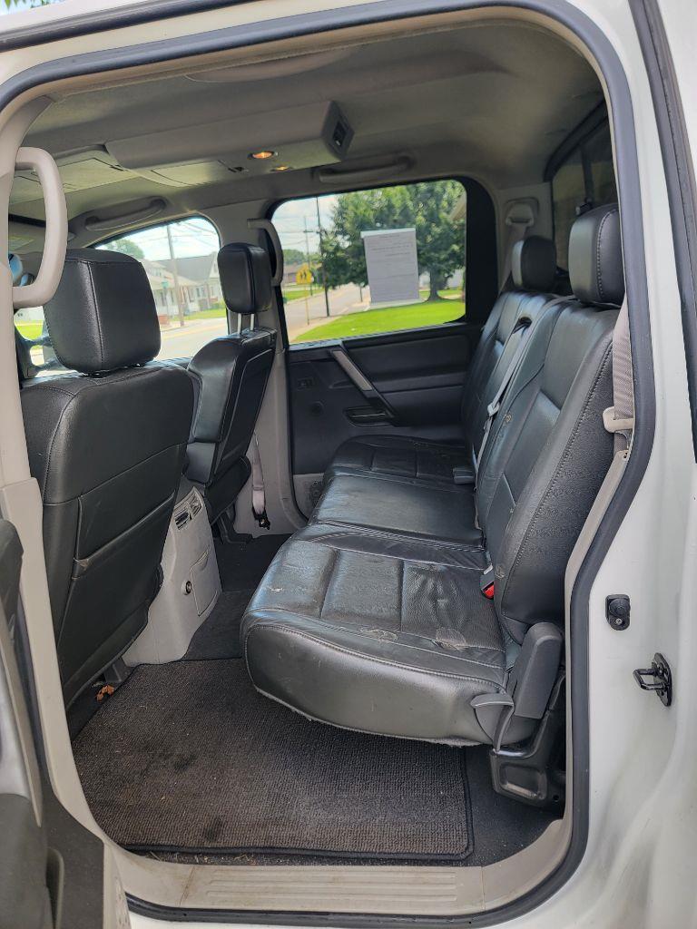 Nissan Titan XE Crew Cab 4WD 2004