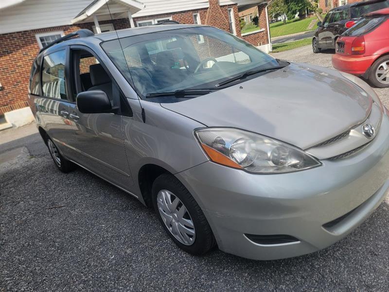 Toyota Sienna CE FWD 7 Passenger 2010