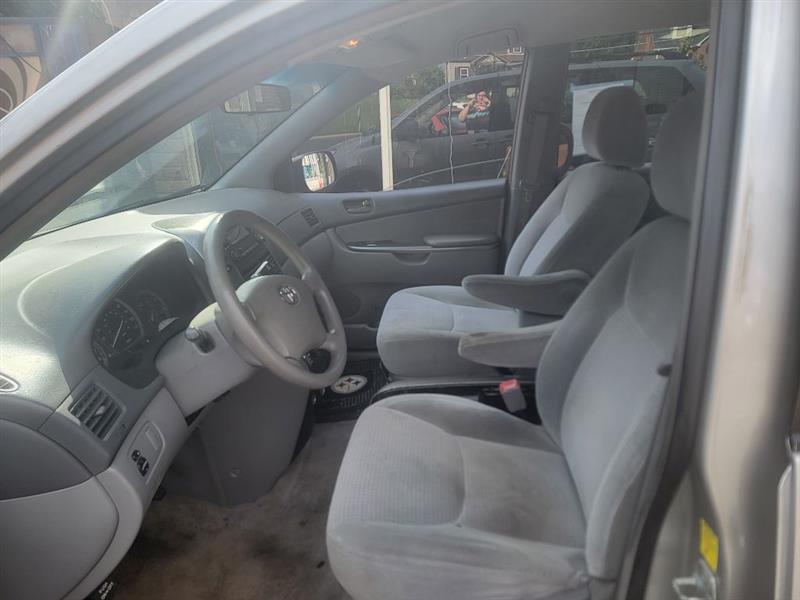 Toyota Sienna CE FWD 7 Passenger 2010