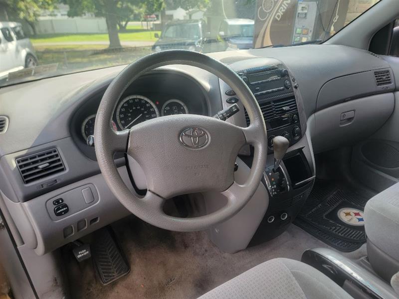 Toyota Sienna CE FWD 7 Passenger 2010