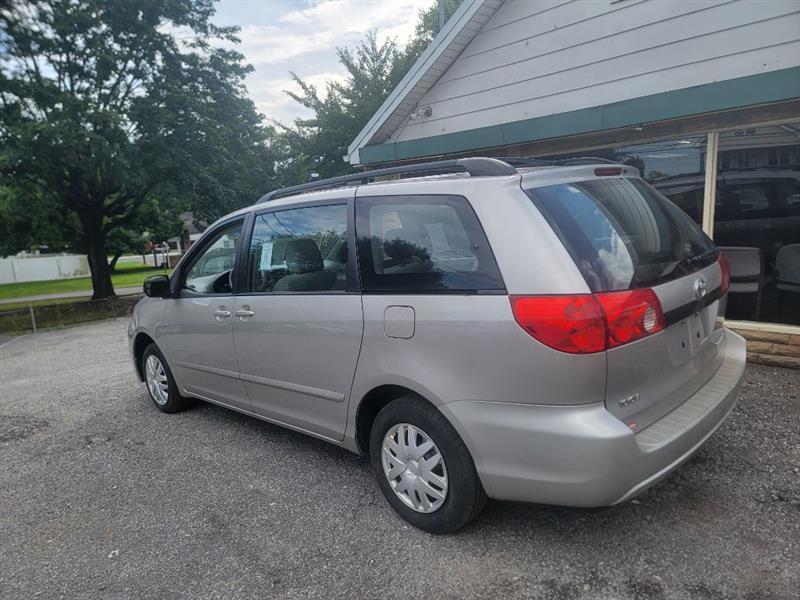 Toyota Sienna CE FWD 7 Passenger 2010