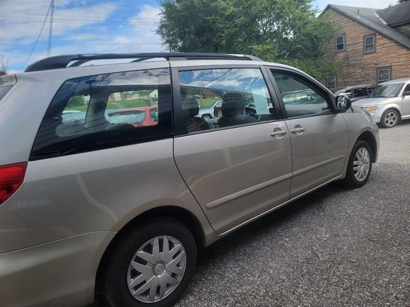 Toyota Sienna CE FWD 7 Passenger 2010
