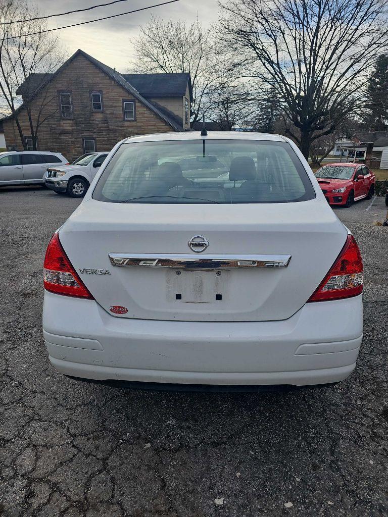 Nissan Versa 1.8 S Sedan 2010