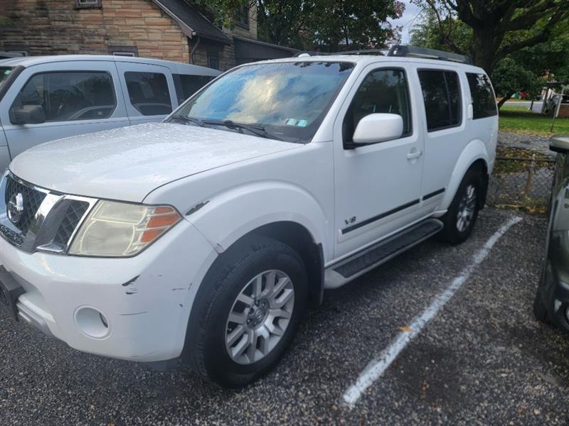 Nissan Pathfinder LE V8 4WD 2011