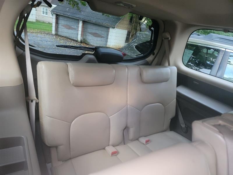 Nissan Pathfinder LE V8 4WD 2011