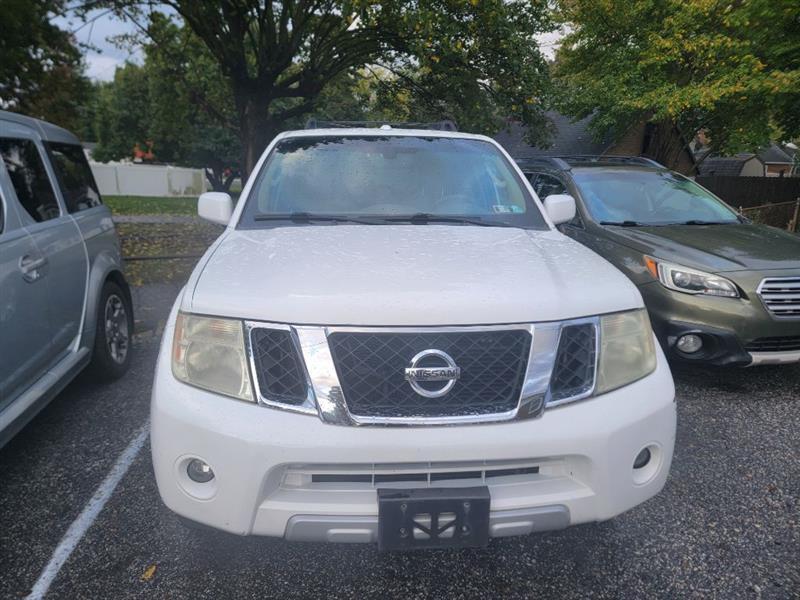Nissan Pathfinder LE V8 4WD 2011