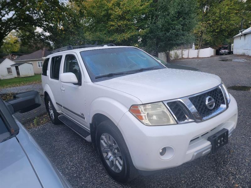 Nissan Pathfinder LE V8 4WD 2011