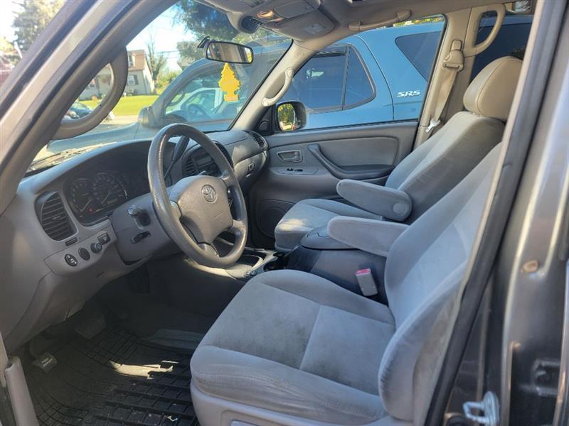Toyota Sequoia SR5 4WD 2005