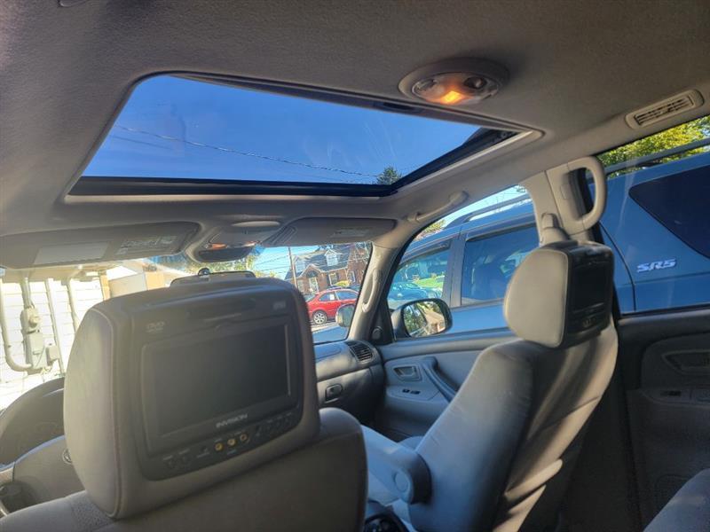 Toyota Sequoia SR5 4WD 2005