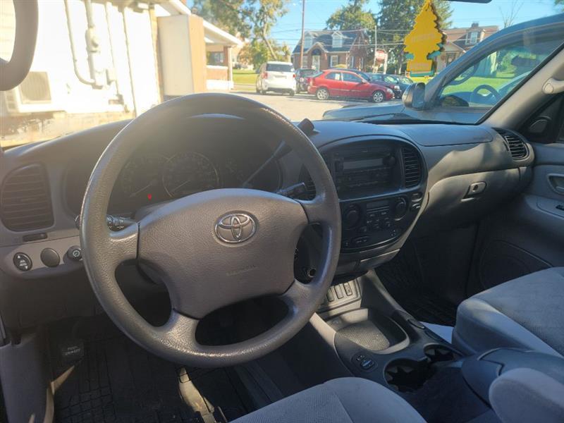 Toyota Sequoia SR5 4WD 2005