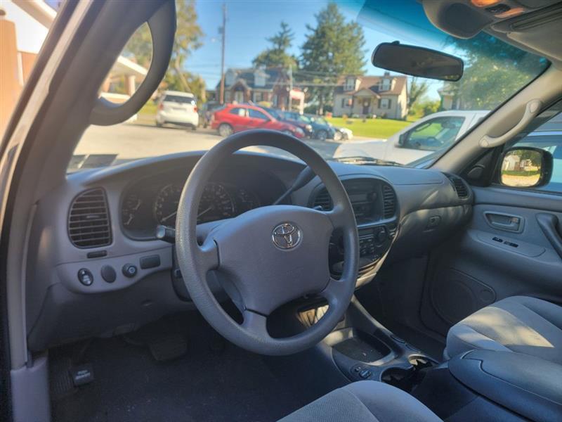 Toyota Sequoia SR5 2WD 2006