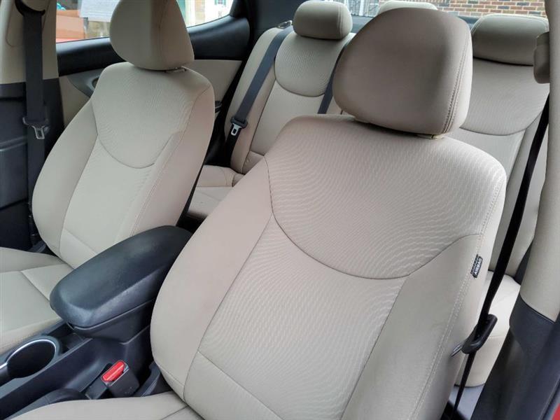 Hyundai Elantra SE 6AT 2015