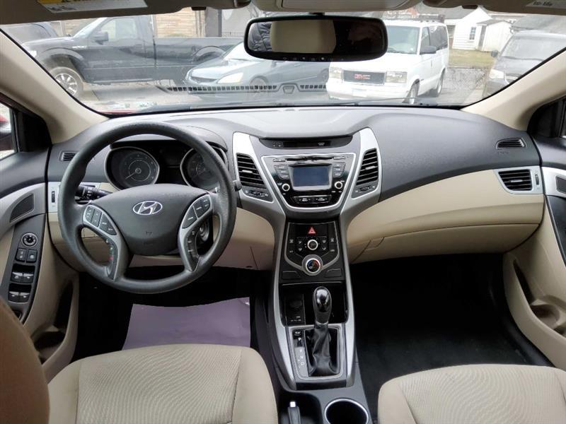 Hyundai Elantra SE 6AT 2015