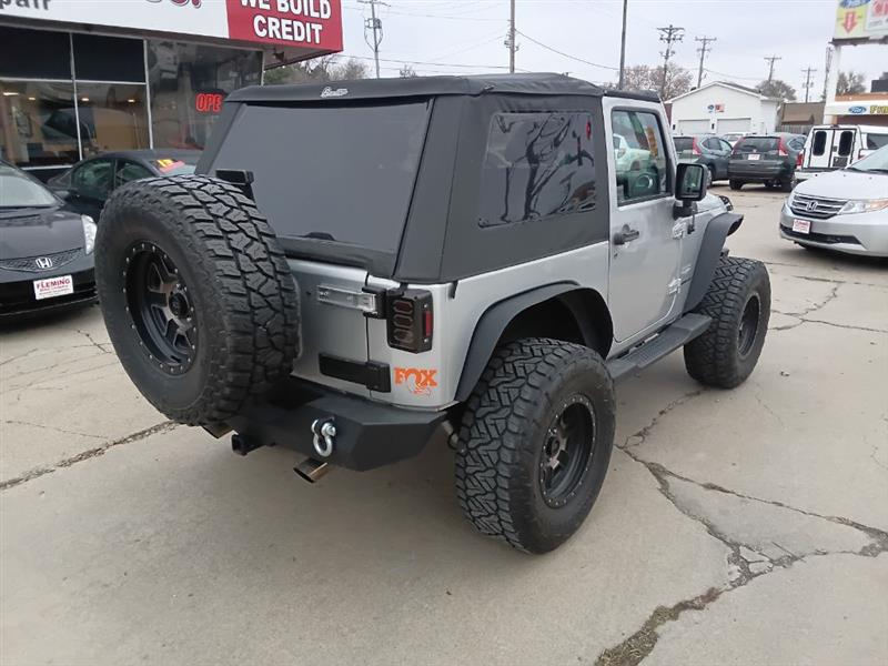 2011 Jeep Wrangler Unlimited Sahara photo 2