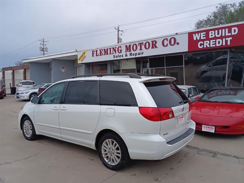 Toyota Sienna XLE FWD 2007