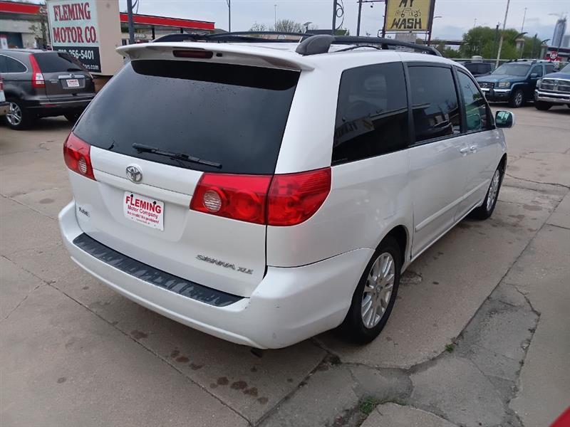 Toyota Sienna XLE FWD 2007