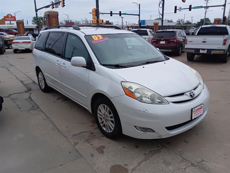 Toyota Sienna XLE FWD 2007