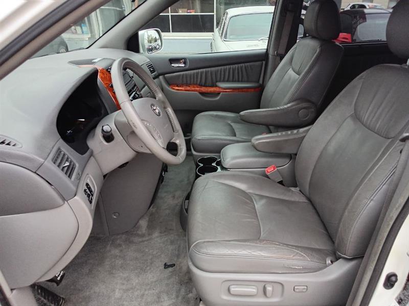 Toyota Sienna XLE FWD 2007