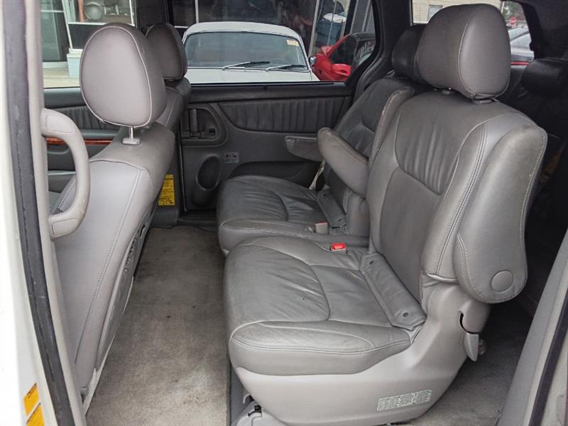 Toyota Sienna XLE FWD 2007