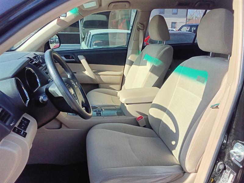 Toyota Highlander Base 4WD 2013